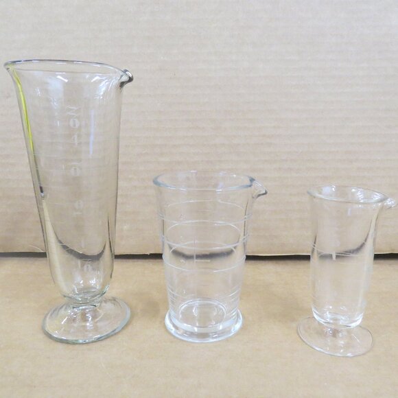 Lot of 3 Industrial Lab Glass Measuring Beakers 500/300/100 mL USA 20th Cent - Picture 1 of 8
